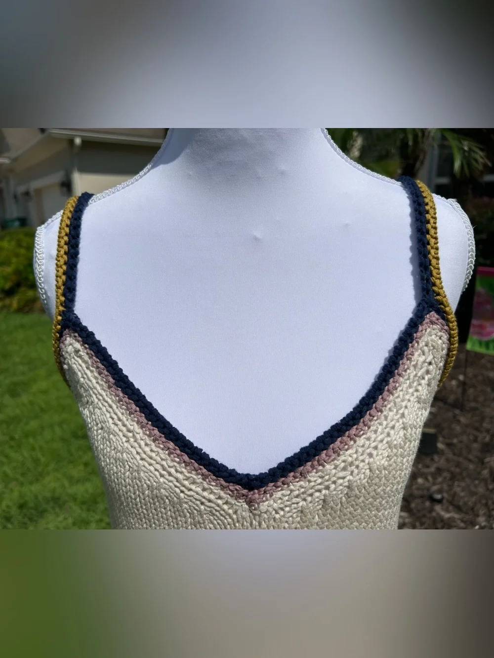 NWT🌷Banana Republic Cream Knit V-Neck Cami with Navy, Lavender & Mustard Trim